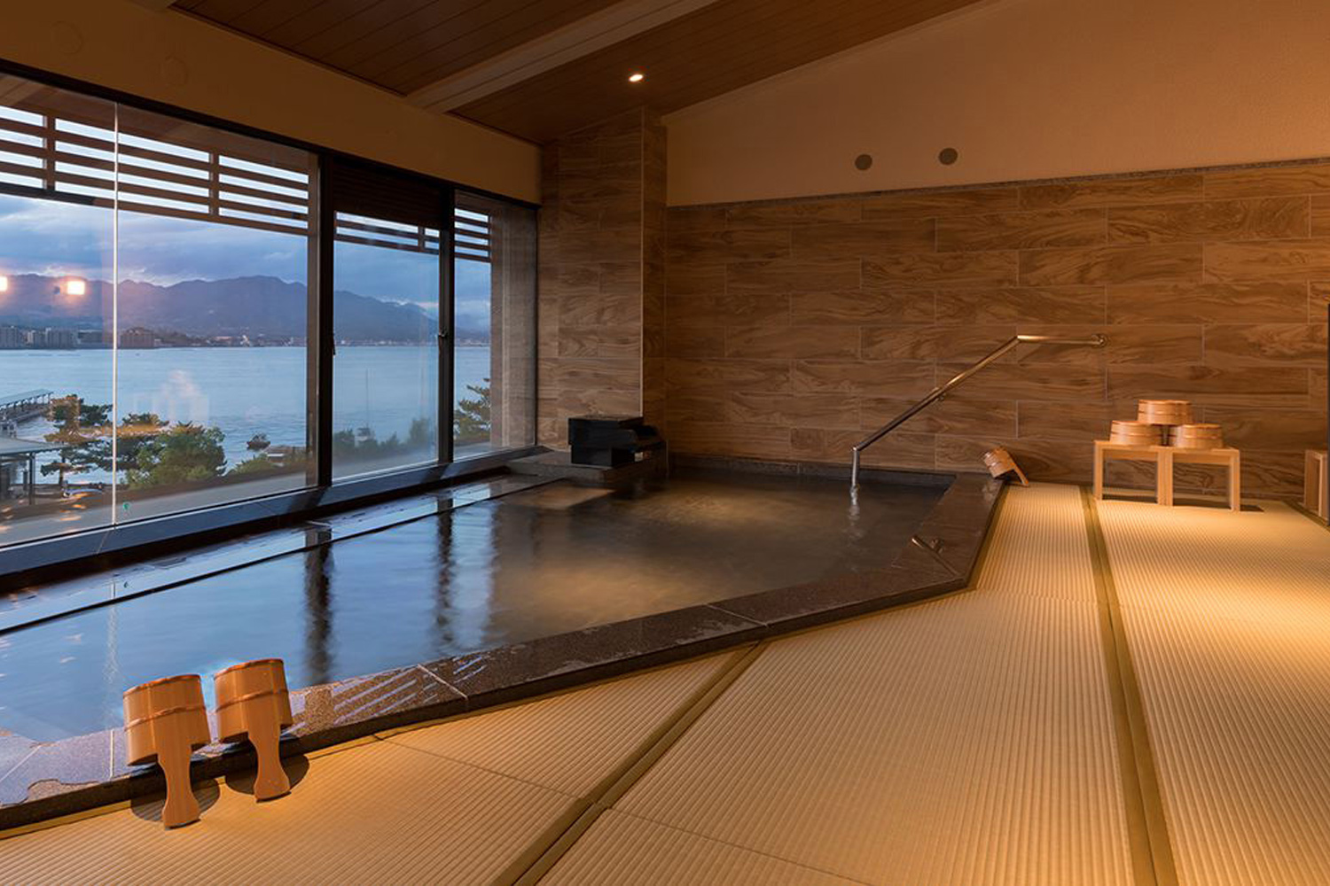 宮島温泉 ホテル宮島別荘の畳敷き大浴場